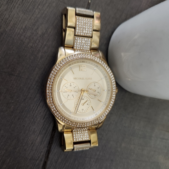 Michael Kors Gold Toned Watch w diamond Rhinestones - Picture 6 of 10